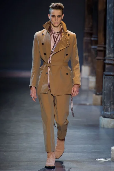 Look 11